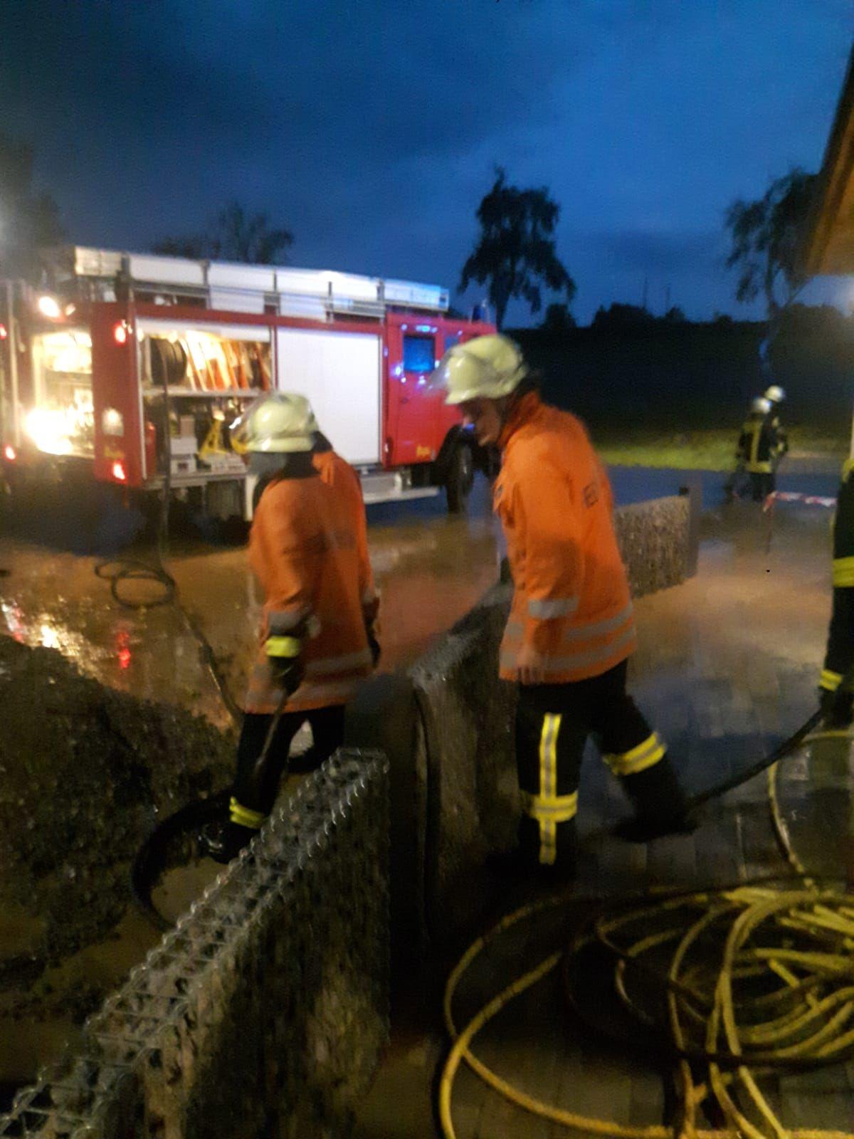 Die Feuerwehr im Einsatz am neuen Sportgelände