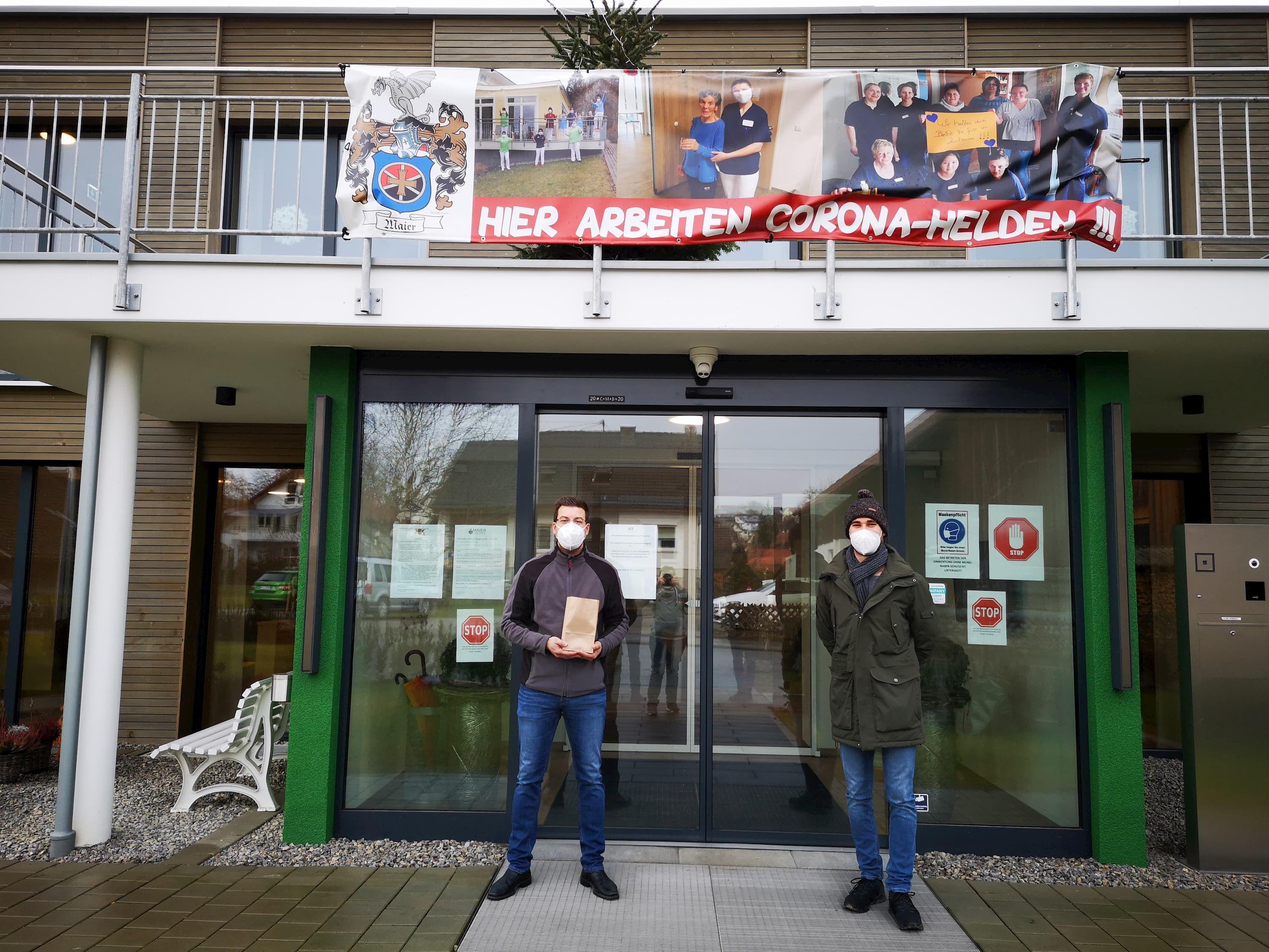 Weinachtsaktion vor dem Haus am Talbach